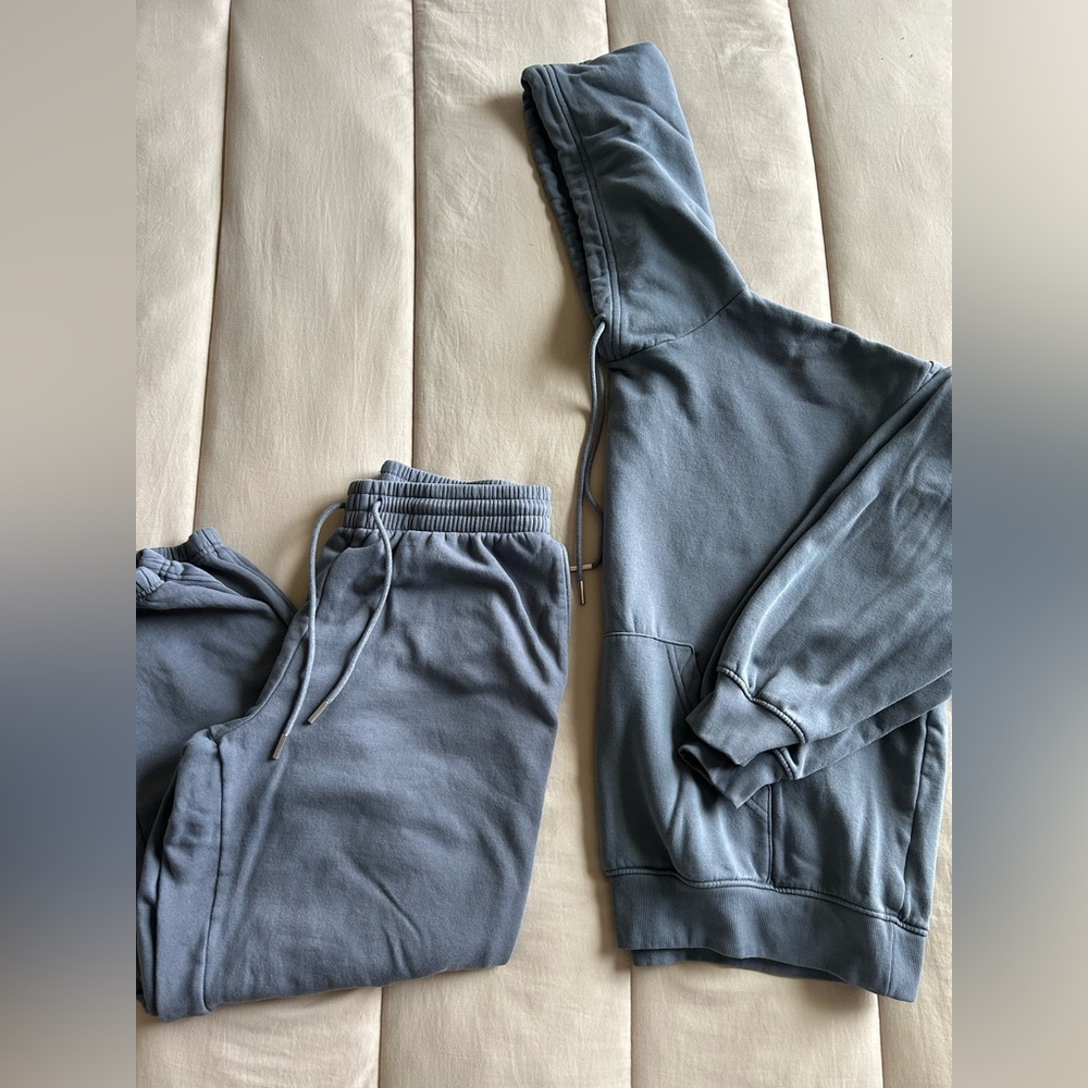 H&M women’s grey sweat set. Size L hoodie. Size M joggers. Great condition